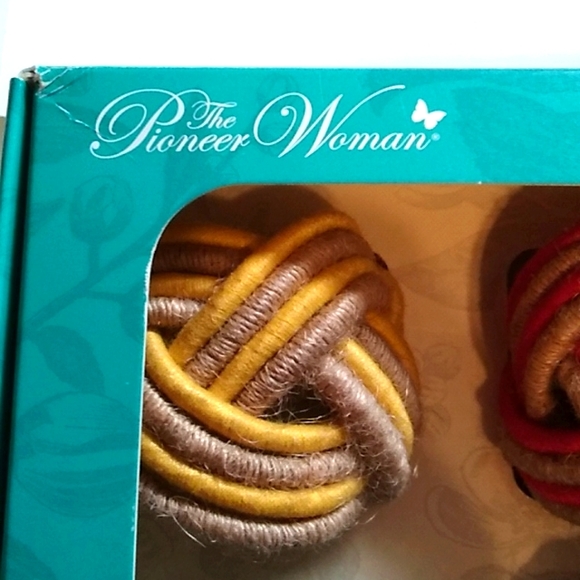 Nwt Pioneer Woman Woven Napkin Rings (Set of 4) - Picture 2 of 7